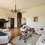 Villa Exclusive 1970s With Pool And Garden By Vacavilla *